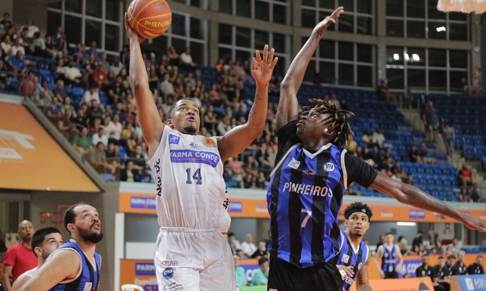 Matheus Buiú foi decisivo na vitória de 79 a 77 do São José sobre o Pinheiros pelo Campeonato Paulista de basquete masculino