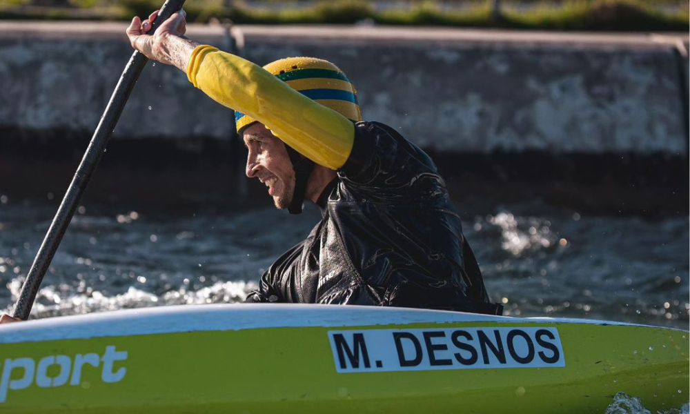 Mathieu Desnos em ação na Copa do Mundo de canoagem slalom