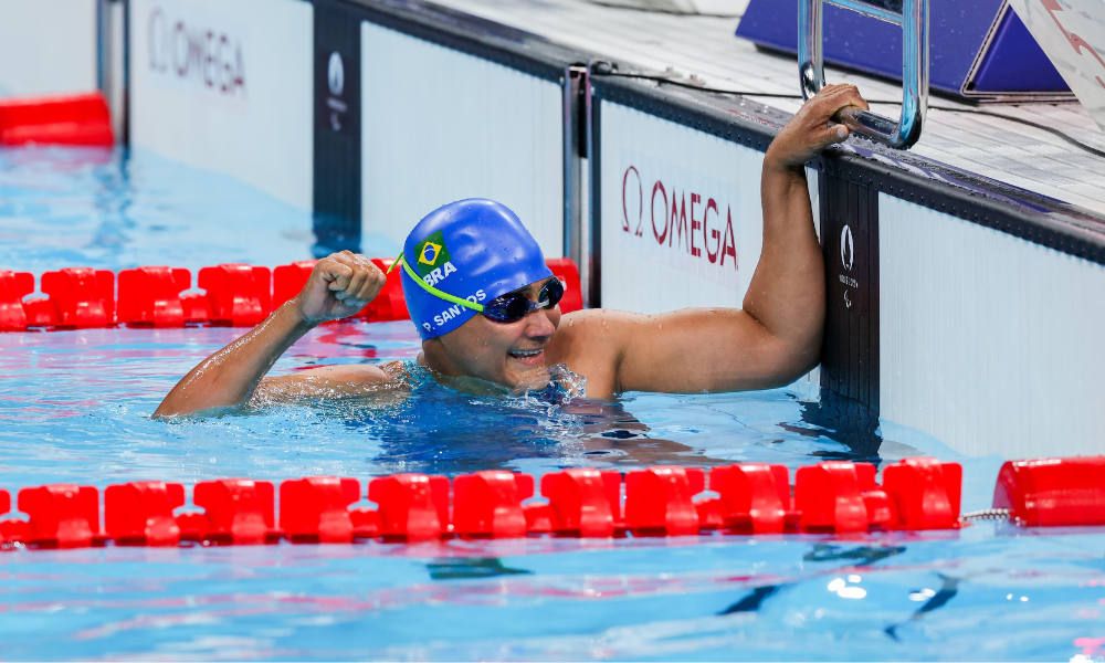 Patrícia Pereira comemorando vitória nos 100m nos Jogos Paralímpicos de Paris 2024