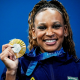 Rebeca Andrade com a medalha de ouro na ginástica artística; ela e Nadia Comaneci participarão de painel na COB Expo