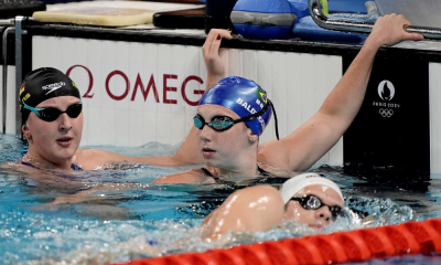 Stephanie Balduccini na piscina, com a mão na borda durante competição; ela não disputará o Mundial de Natação em Piscina Curta