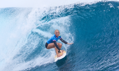 Tati Weston-Webb surfando onda no taiti durante os Jogos Olímpicos de Paris-2024