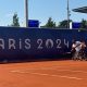 Daniel Rodrigues em ação em Roland Garros durante os Jogos Paralímpicos de Paris - Foto: Pedro Suaide