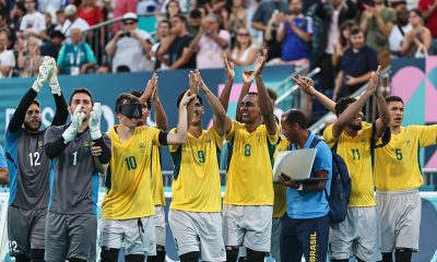 Seleção brasileira de futebol de cegos celebra vitória sobre a Turquia nos Jogos Paralímpicos de Paris - Foto: Ale Cabral / CPB