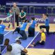 Seleção brasileira feminina de vôlei sentado celebrando ponto contra a Eslovênia nos Jogos Paralímpicos de Paris - Foto: Pedro Suaide