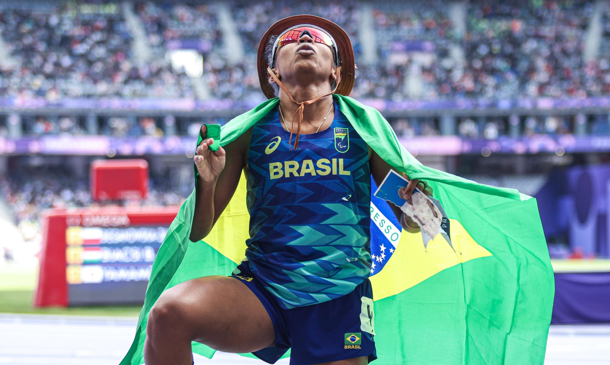 Keyla Barros após conquistar medalha de bronze nos Jogos Paralímpicos de Paris - Foto: Wander Roberto/CPB