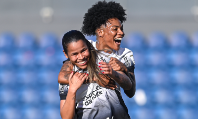 Vic Albuquerque, do Corinthians, comemorando o gol feito na final da Libertadores contra o Santa Fe, botando o Timão na frente do placar