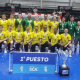 Seleção brasileira com a taça do último Sul-Centro Americano Júnior de handebol masculino, em 2022 (Divulgação/CBHb)