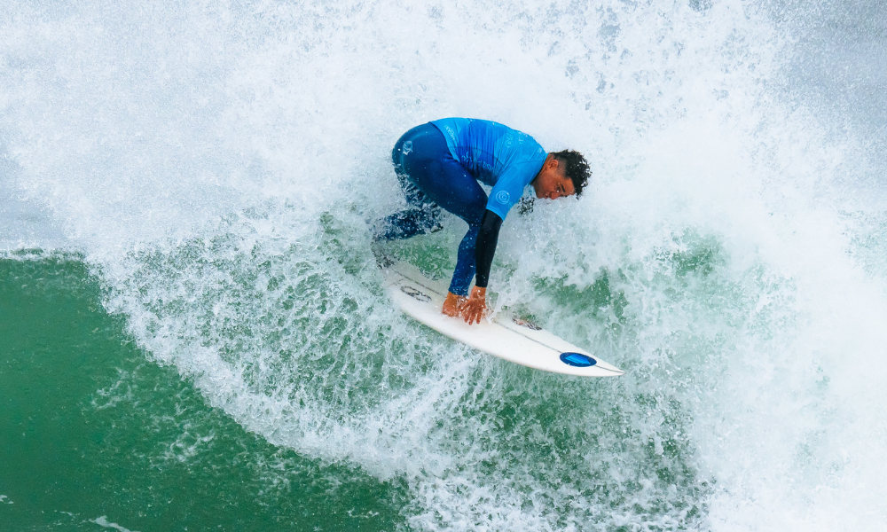 Deivid Silva em ação na etapa de Ericeira do Challenger Series de surfe (Manel Geada/World Surf League)