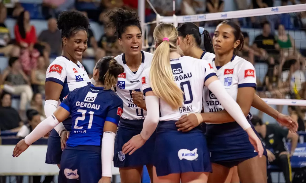 Jogadoras do Minas Tênis Clube em ação na final do Mineiro Feminino de vôlei (Bruno Cunha/Praia Clube)