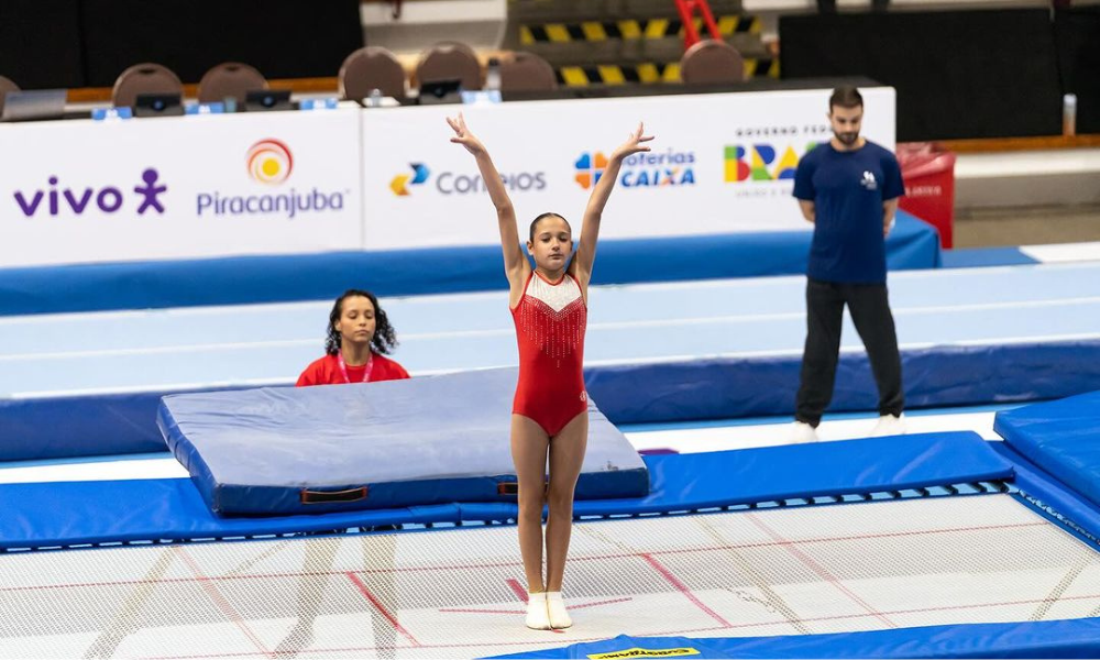 Brasileiro de ginástica de trampolim em ação no Ginásio do Paulistano (Foto: Fernanda Georges)