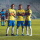 Dell, Tiago e Wesley Natã na comemoração de um dos gols do Brasil na estreia do Sul-Americano Sub-16 (Fabio Souza/CBF)