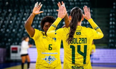 Seleção brasileira feminina de handebol em ação no Troféu Carpatian (Foto: Lavinia Gordan)