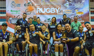 Equipe do Gigantes Rugby celebrando o título do Torneio de Penápolis de rúgbi em cadeira de rodas (Foto: Wellington Oliveira)