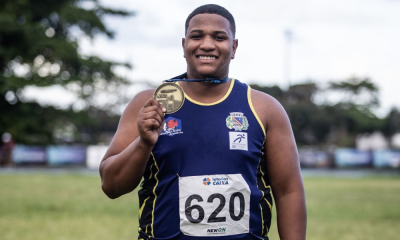 Alessandro Borges com a medalha de ouro no Brasileiro Sub-18 (Gustavo Alves/CBAt)