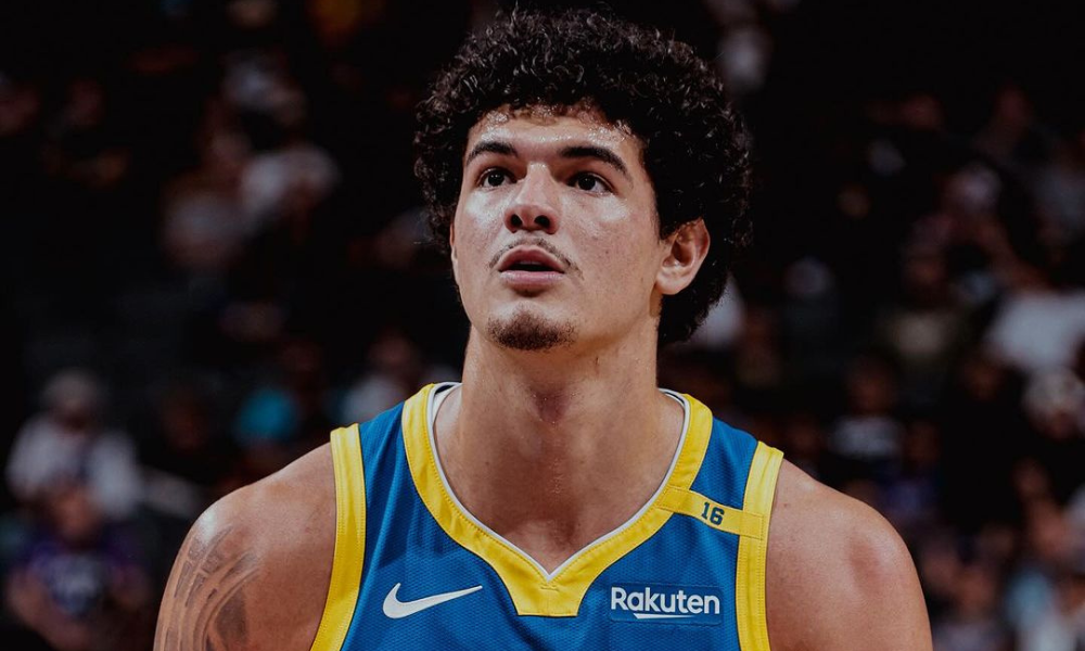 Gui Santos em ação em jogo do GOlden State Warriors na NBA