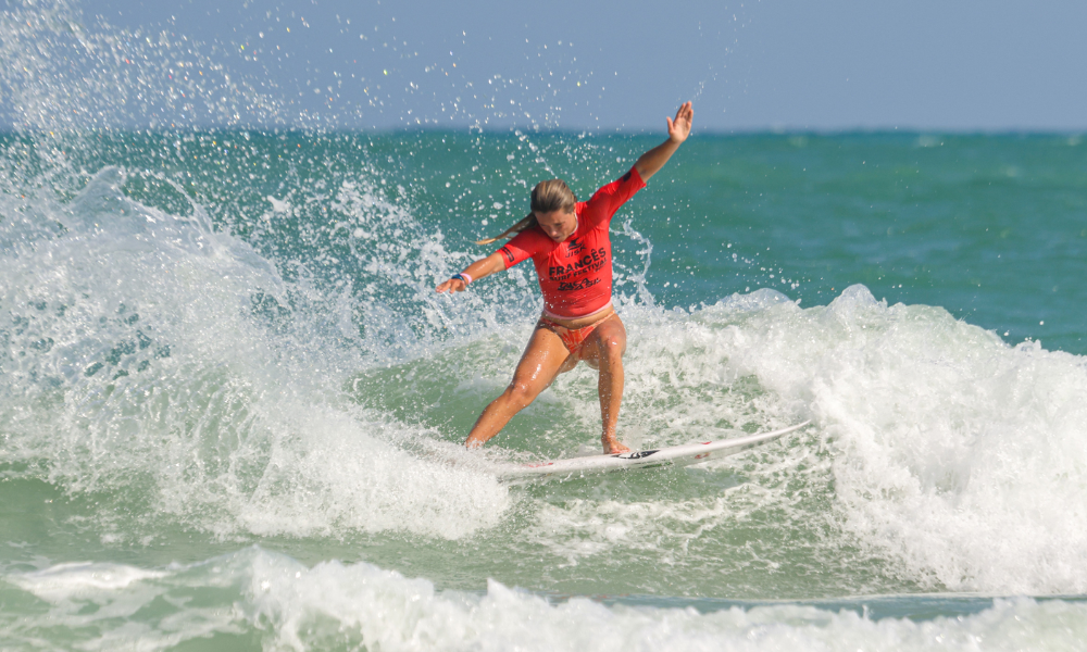 Laura Raupp na Taça Brasil de Surfe em Alagoas