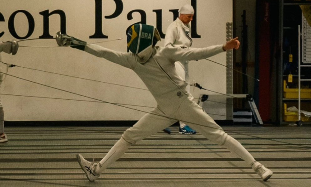 Luca Pellegrinello em ação no Troféu Satélite de Dublin de esgrima