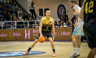 Marcelinho Huertas em ação me partida do La Laguna Tenerife na Champions League de basquete masculino