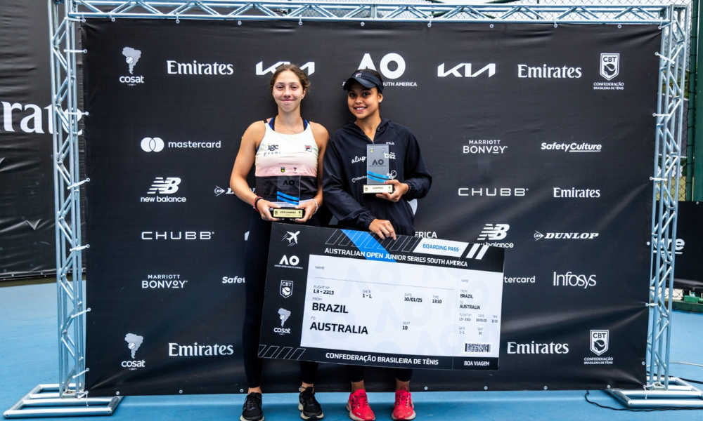 Nauhany Silva, a Naná, com premiação do Australian Open Junior Series