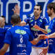 Jogadores do Sada Cruzeiro comemoram vitória sobre o Itambé Minas na Superliga de vôlei masculino