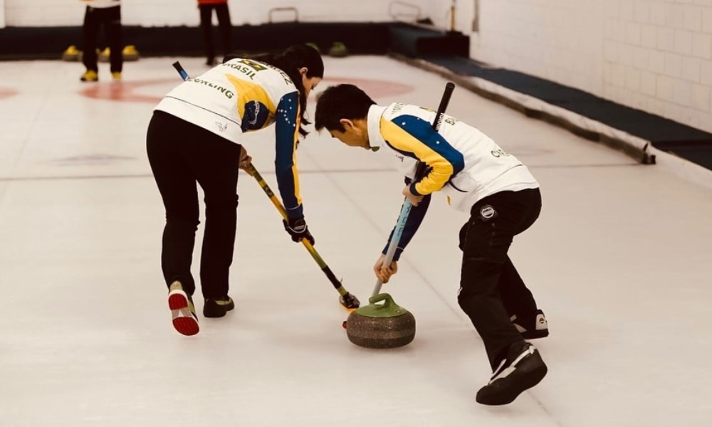 Curling Sérgio Mitsuo Vilela, Elen Naomi, Arnaldo Yamashita e Giulia Rodriguez sofre revés de 9 a 4 contra a Eslovênia