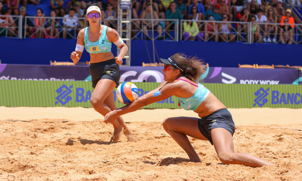 Duda e Ana Patrícia durante jogo do Top 16 de João Pessoa