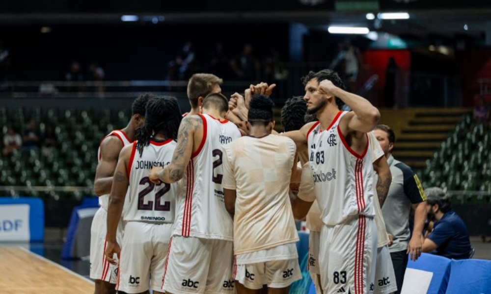 Jogadores do Flamengo no Torneio de Abertura do NBB