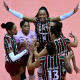 Jogadoras do Fluminense comemoram ponto contra o Abel Moda Brusque na Superliga Feminina de vôlei