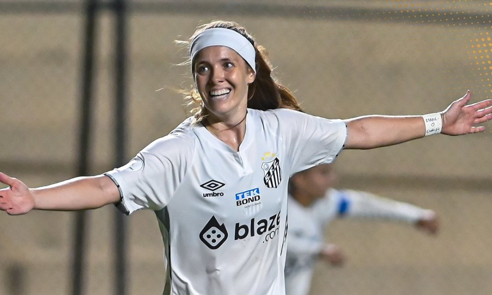 Ketlen comemora gol do Santos contra o Olimpia na Libertadores Feminina