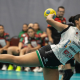 Jogadora do Maringá em jogo da Liga Nacional de handebol feminino