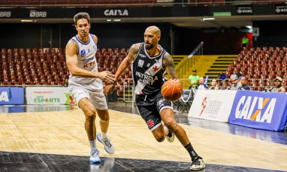 Marquinhos em jogo do Vasco no NBB