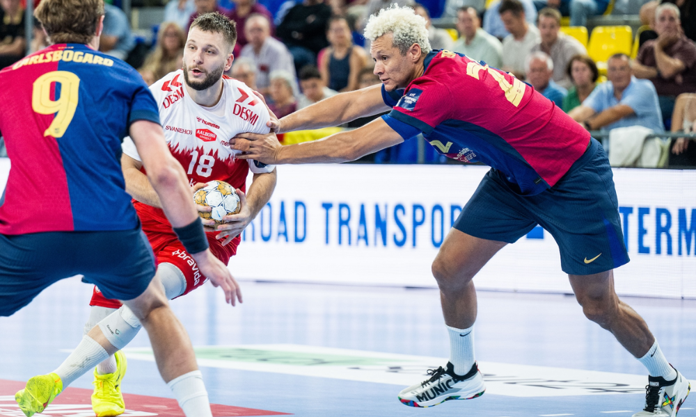 Thiagus Petrus em ação pelo Barcelona na Champions league de handebol masculino