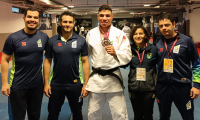 Giovani Ferreira, o Pezão, posa para foto com comissão técnica do Brasil no Grand Slam de Abu Dhabi