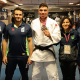 Giovani Ferreira, o Pezão, posa para foto com comissão técnica do Brasil no Grand Slam de Abu Dhabi