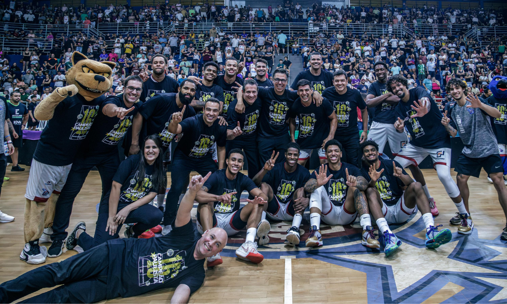 Sesi Franca comemora título do Campeonato Paulista de basquete masculino