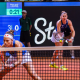 Bia Haddad Maia e Carol Meligeni no jogo contra as Argentinas nos playoffs da Billie Jean King Cup