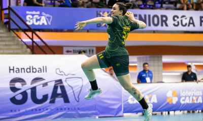 Ataque do Brasil em ação no Sul-Centro Americano Feminino de handebol, em Niterói (Bruno Ruas/CBHb)