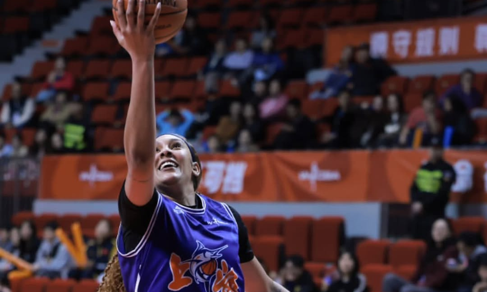 Kamilla Cardoso atuando em partida do Campeonato Chinês de basquete (Reprodução/Instagram/@kamilla_cardoso)