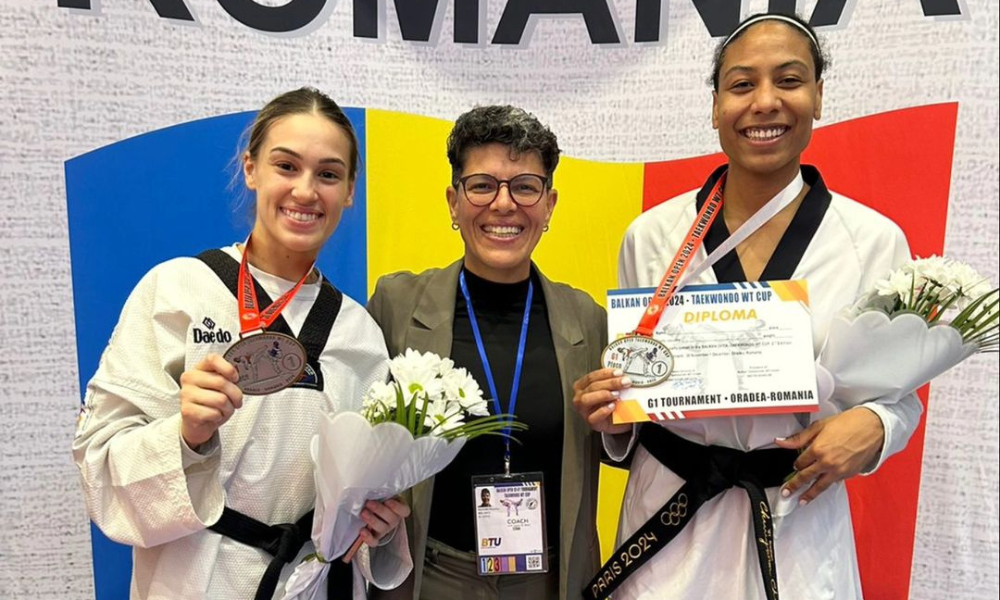 Vitória de Lima e Mikaela Oliveira, campeãs do Aberto dos Balcãs de taekwondo (Foto: Divulgação/CBTKd)