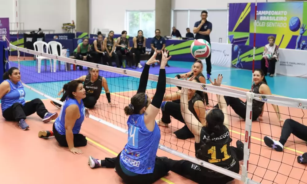 Partida pelo Brasileiro de vôlei sentado no CT Paralímpico, em São Paulo (Divulgação/CBVD)