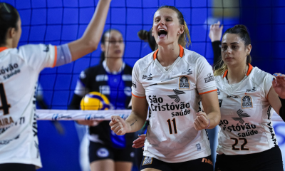 Valquíria, do Osasco/São Cristóvão Saúde, celebrando um dos pontos da vitória sobre o Pinheiros pela Superliga (Ricardo Bufolin/ECP)