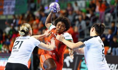 Mariane Fernandes em jogo do Campeonato Polonês de handebol (Reprodução/Instagram/@zaglebie_lubin)