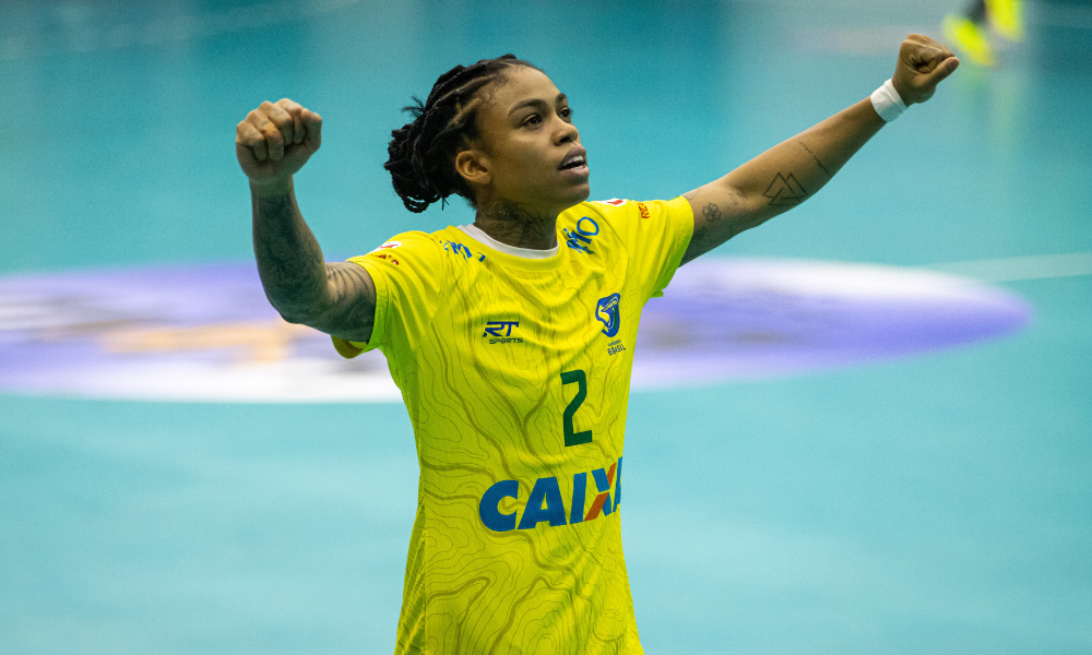 Bruna de Paula na partida de estreia do Brasil no Sul-Centro Americano de handebol (Bruno Ruas/CBHb)