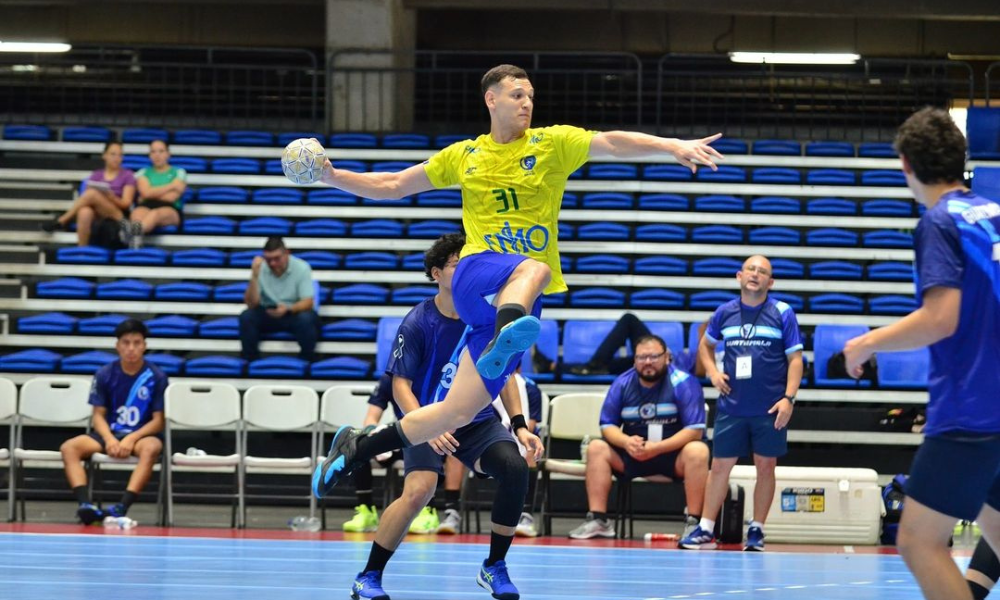 Confronto entre Brasil e Guatemala, válido pelo Sul-Centro Americano Juvenil de handebol (Foto: Carlos Montealto/Handball SCA)