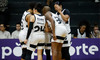 Equipe do Corinthians em partida do Paulista Feminino de basquete (Beto Miller/Corinthians)