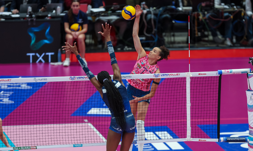 Gabi e Egonu no Campeonato Italiano de vôlei feminino