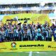 Na imagem, jogadoras do Grêmio comemorando o título do campeonato gaúcho.