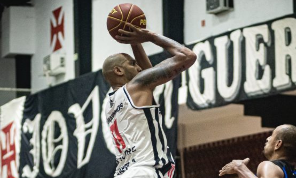 Marquinhos no jogo entre Vasco e Caxias no NBB