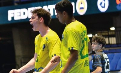 Brasil em quadra no Sul-Centro Americano Juvenil de handebol uruguai (Foto: Carlos Montealto/Handball SCA)